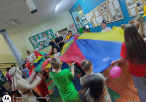 Zabawa z chustą animacyjną