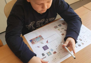 Uczeń rozwiązuje test