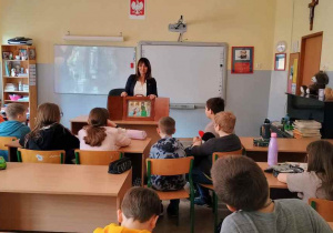 Opowieść nauczycielki i ruchome obrazy w teatrzyku