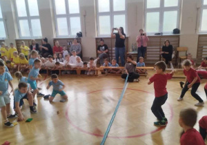 bitwa na śnieżki - woreczki gimnastyczne