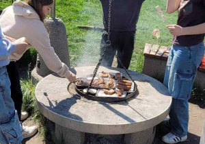 grilowanie kiełbasek