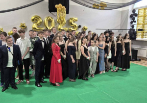 Zdjęcie grupowe uczniów