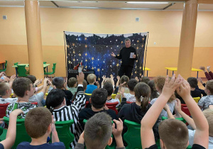Występy Czarodzieja w szkole