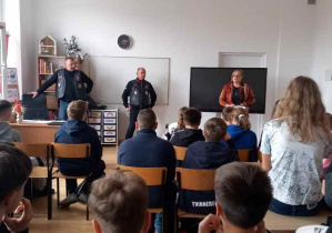 O bezpieczeństwie w ruchu drogowym z przedstawicielami Klubu Knight Riders