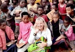 Pani Doktor w otoczeniu dzieci