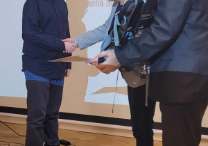 Uczeń otrzymuje nagrodę