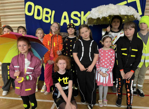 Pokaz odblaskowej mody