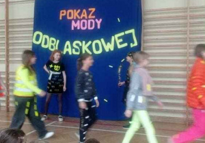 Pokaz mody odblaskowej