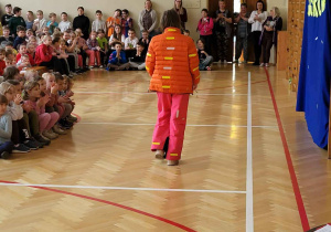 Pokaz mody odblaskowej