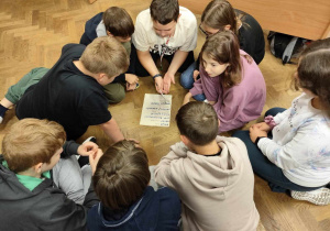 pochyleni nad problemem