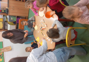 Wykonanie ozdobnych czapeczek