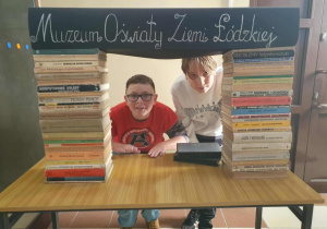 W fotobudce z książek