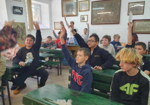 Wszyscy uczniowie zgłaszają się do zadania