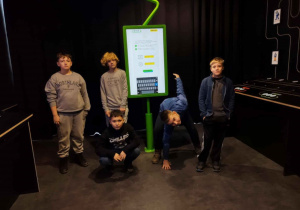 Przed wejściem do pokoi zagadek