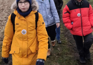 Ciepło ubrani uczestnicy rajdu