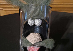 Ozdobny flakon do perfum wykonany przez ucznia