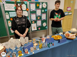 Kiermasz świąteczny w budynku klas starszych