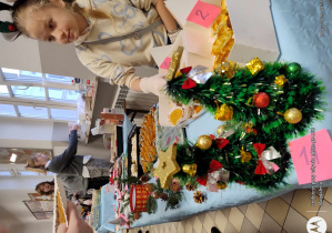 Piękne choinki jako ozdoba na świąteczny stół