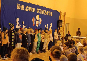 Występ artystyczny uczniów klasy trzeciej