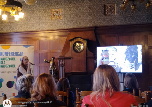 Pani Julia opowiada o swoich lekcjach i różnych ciekawych pomocach