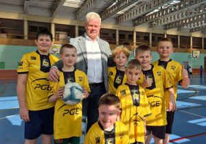 Drużyna naszej szkoły z p. wiceprezesem PZPN