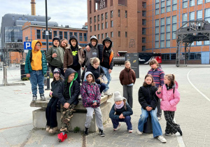 Zdjęcie grupowe uczniów przed EC1