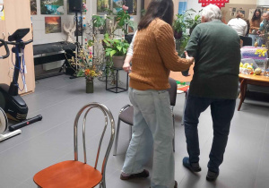 Zabawa z krzesełkami