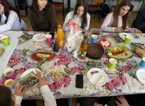 Ostatnie wspólne świętowanie i śniadanie wielkanocne ósmoklasistów