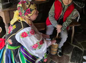 Pierwszaki na wycieczce w Bednarach i Nieborowie