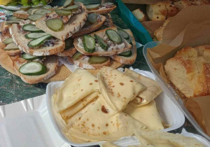 Smakołyki na kiermaszowych stołach