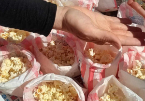 Pyszny popcorn także polecał się uwadze