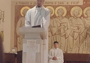 Liturgia Słowa - Słowo Boże czyta ks. Roland