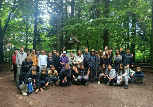 Zdjęcie grupowe uczniów klas siódmych