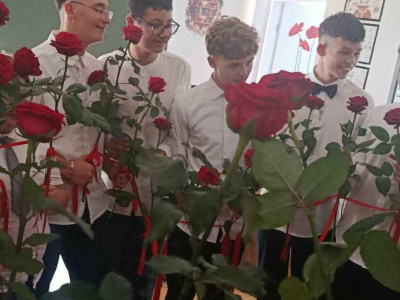 Uroczystość uakończenia szkoły przez uczniów klas ósmych