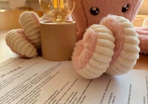 Maskotka ośmiornica i test