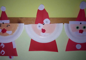 Mikołaje z papierowych talerzyków